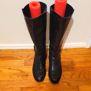 Aquatalia Black Boots Sleek Leather Design